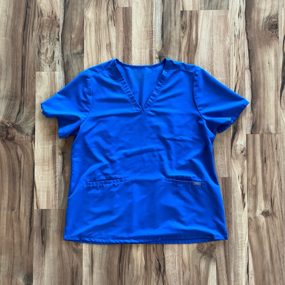 Figs scrub Casma 3 pocket top, size 2X (XXL) good condition, royal blue